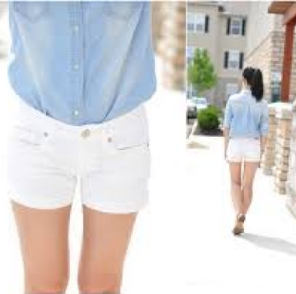 AE White Denim Midi Shorts, Size 6